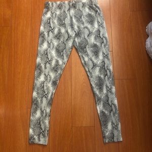 Snake print leggings